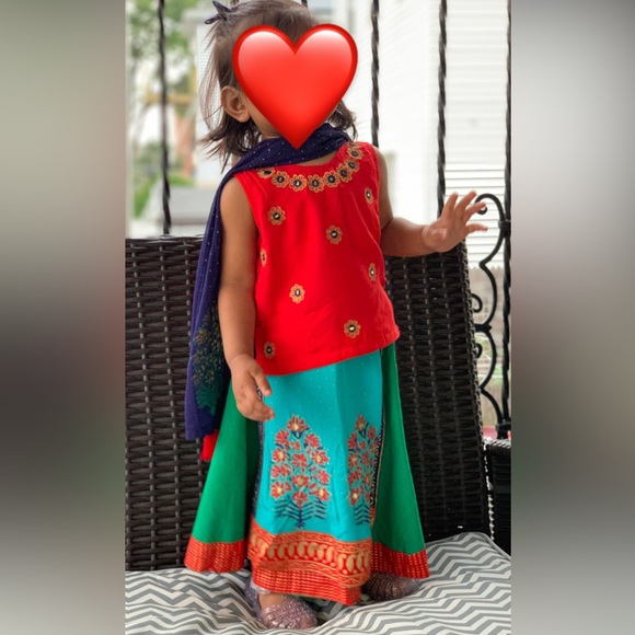 Little girl (age 1-2) 3 piece lehenga - Picture 3 of 3